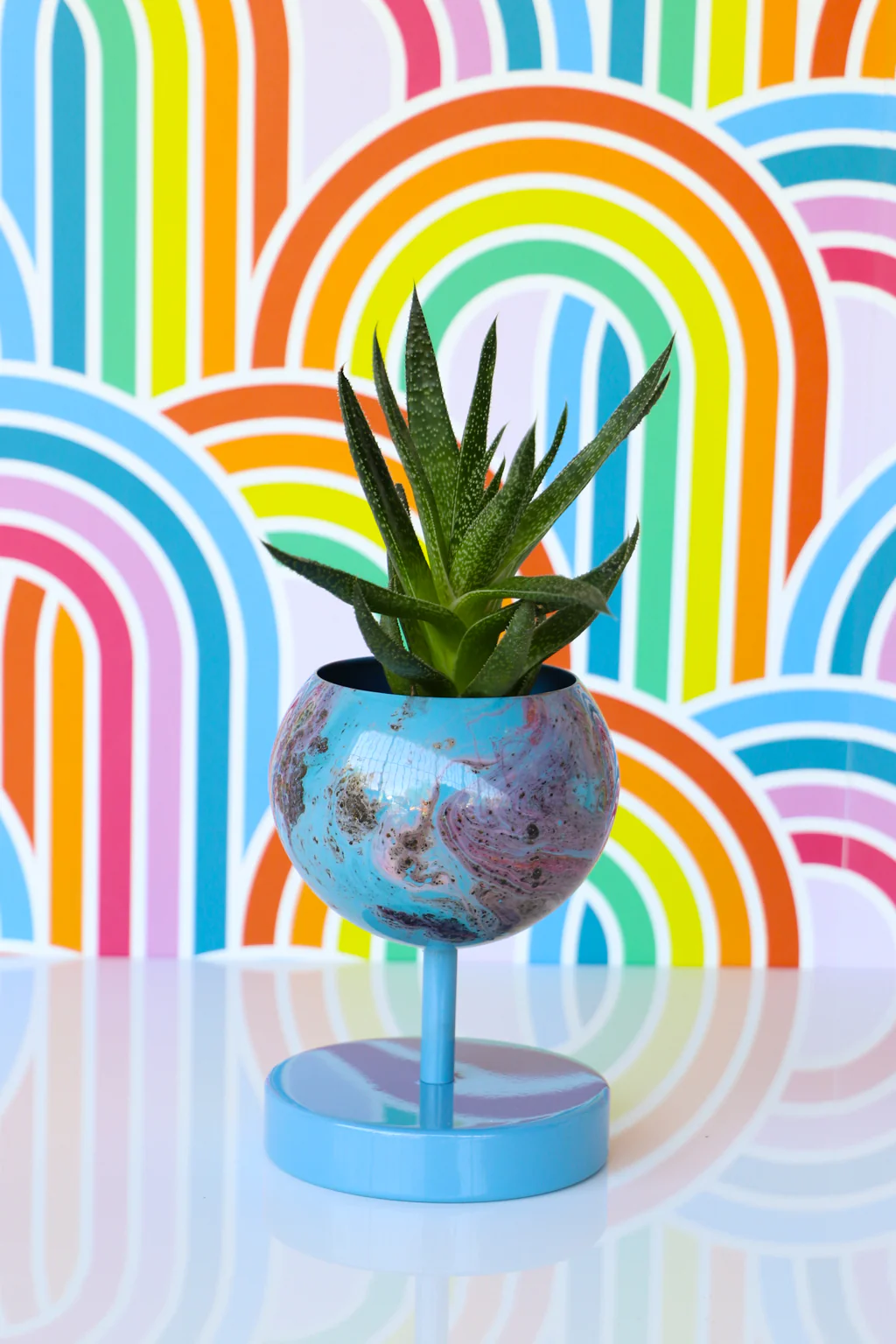 Hydrangea Blue & Pink Marbled Lifted Loa Planter - Image 2