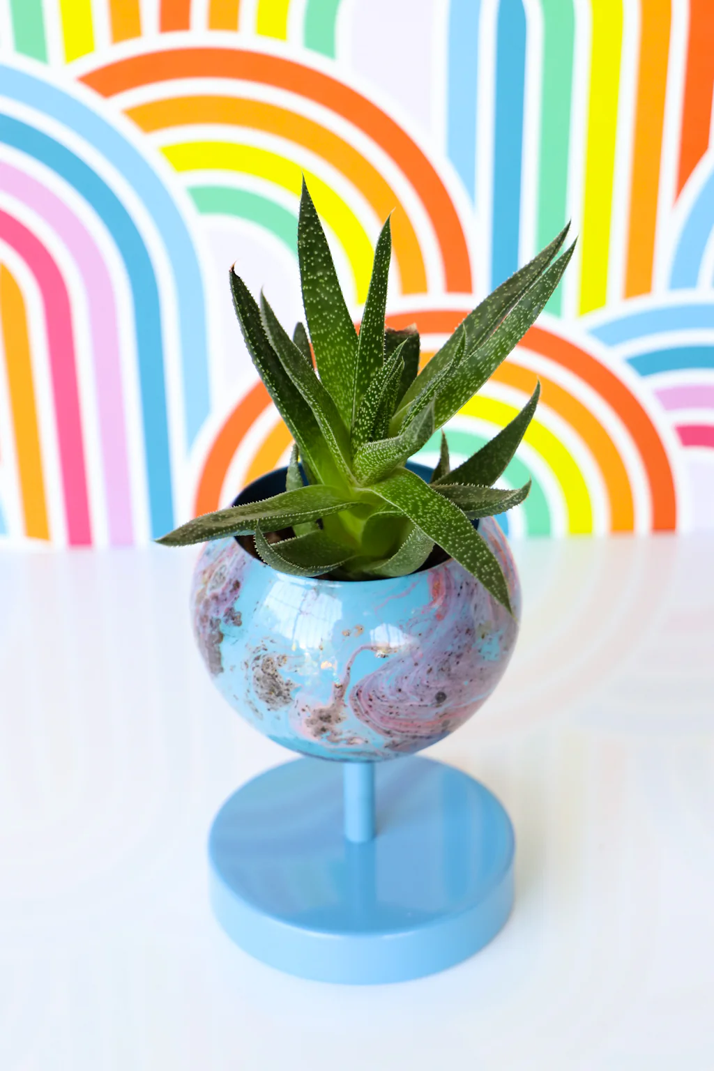 Hydrangea Blue & Pink Marbled Lifted Loa Planter - Image 3