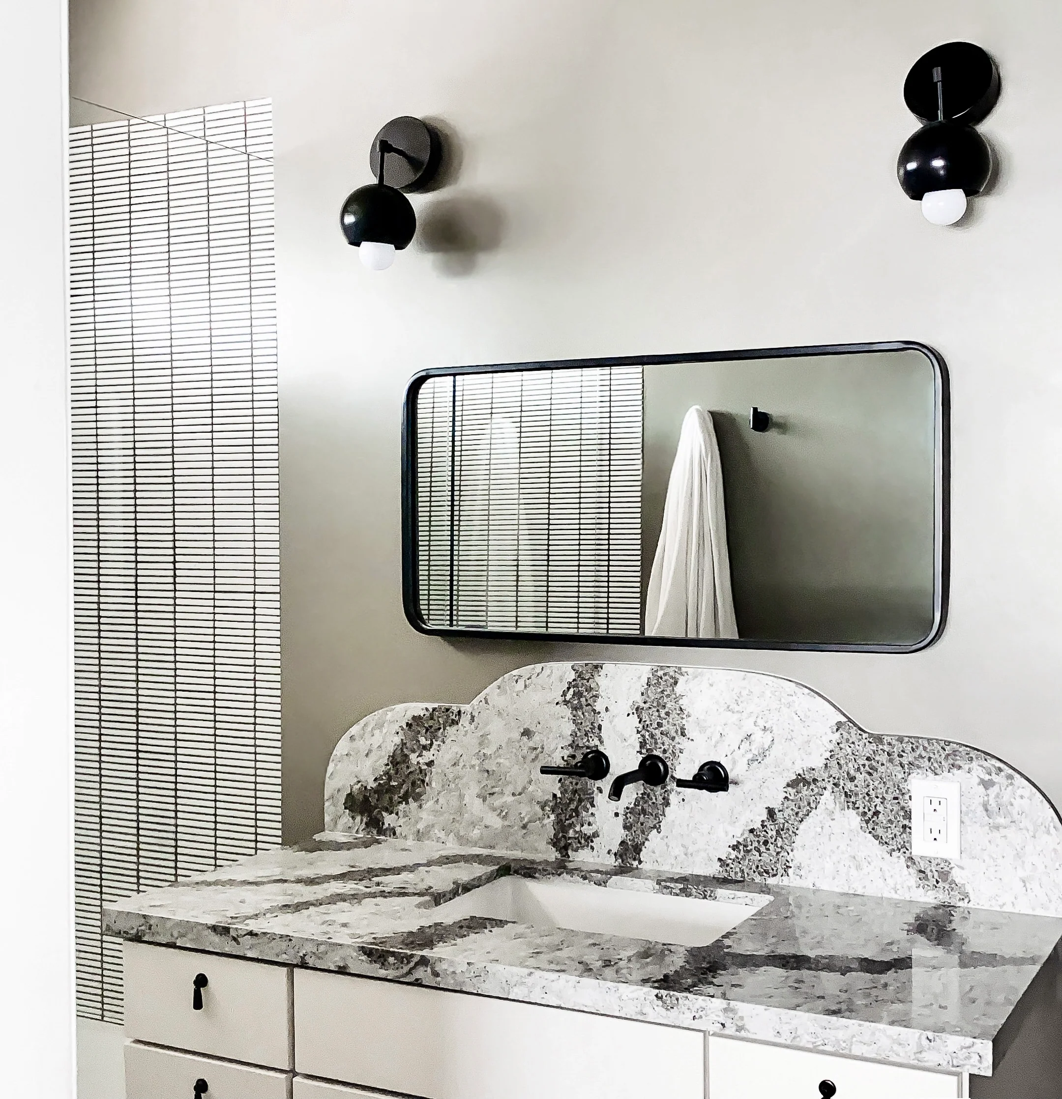 Loa Sconce with Matte Black Shade - Image 2