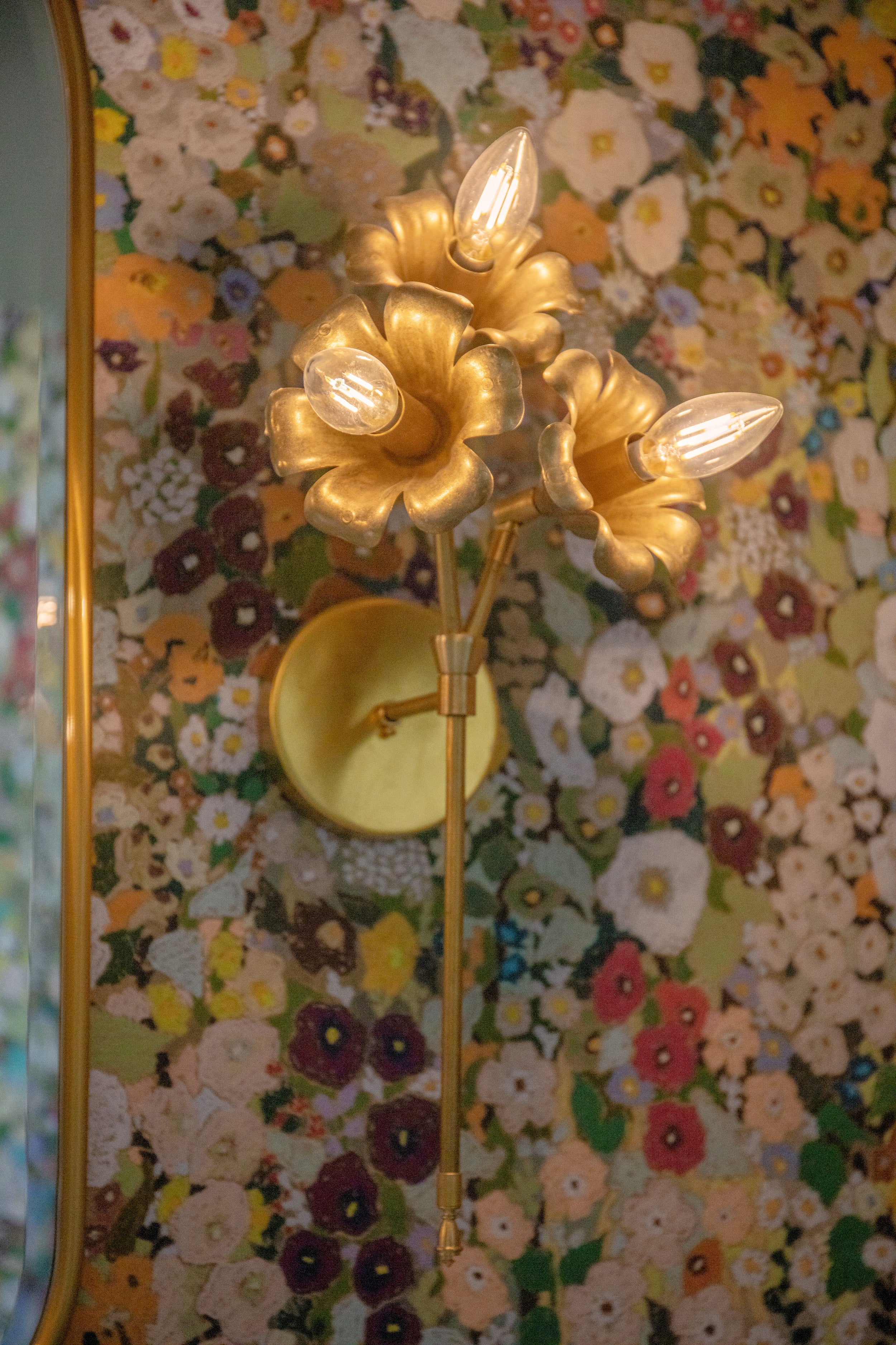 Octavia Bouquet Sconce - Image 4