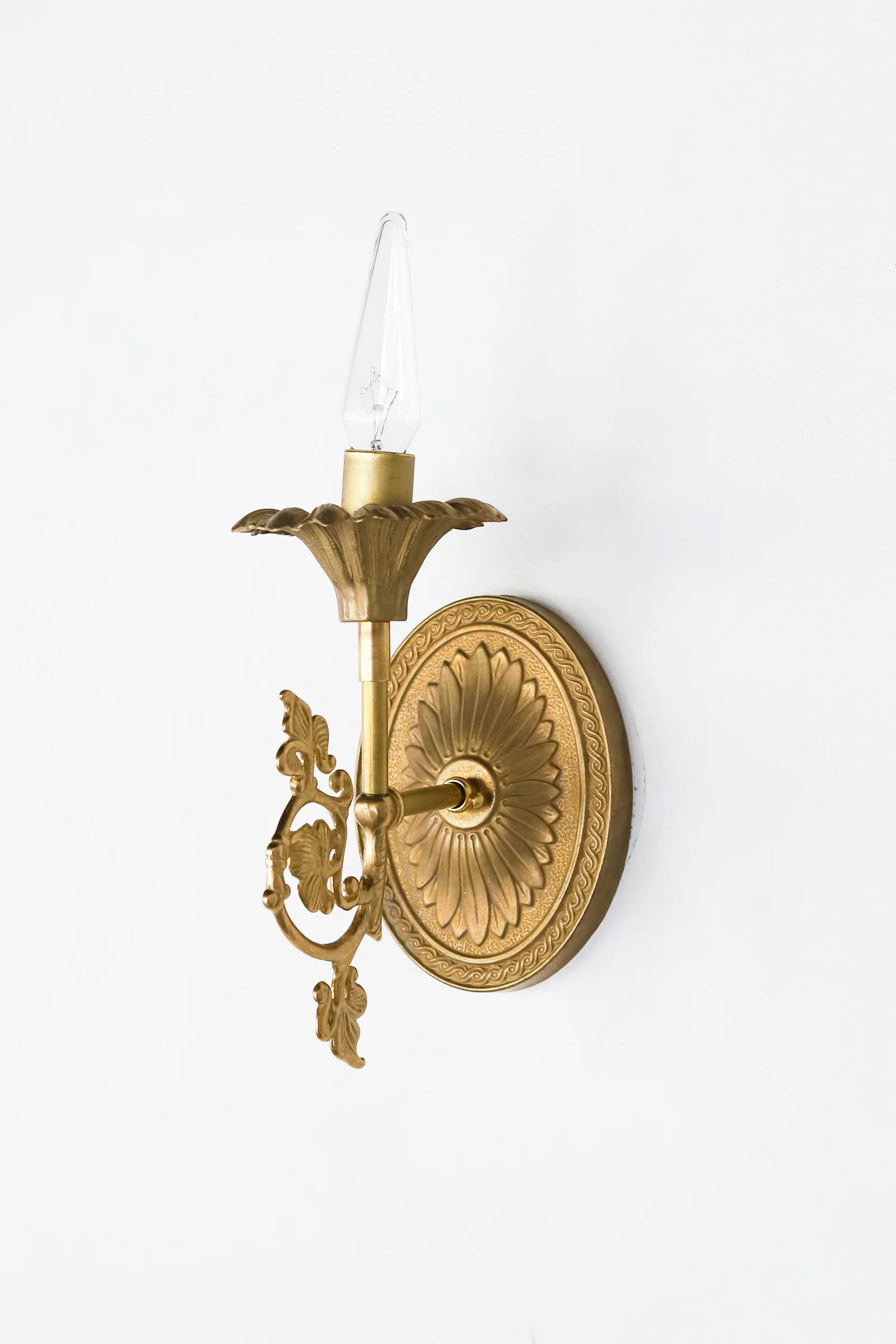 Ruby Sconce - Image 3